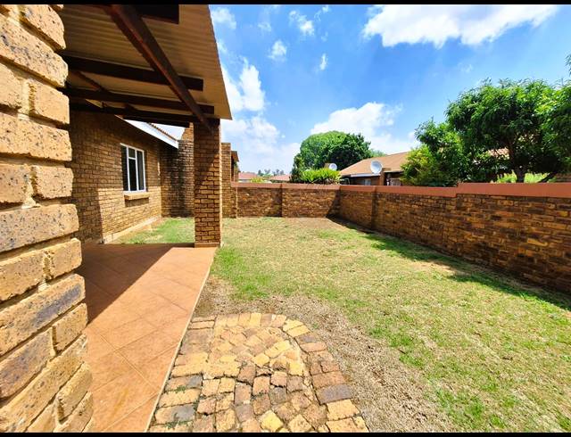 2 BEDROOM TOWNHOUSE FOR SALE IN RENSBURG